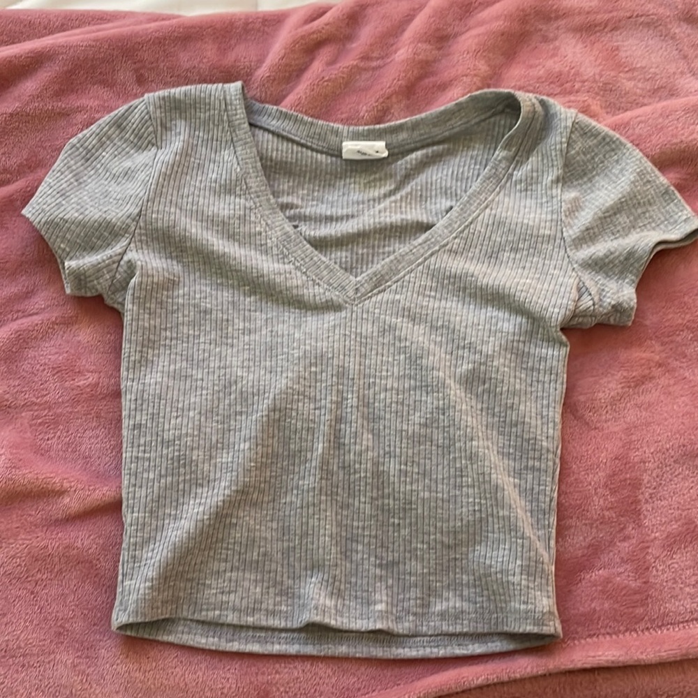 Tillys grey t shirt